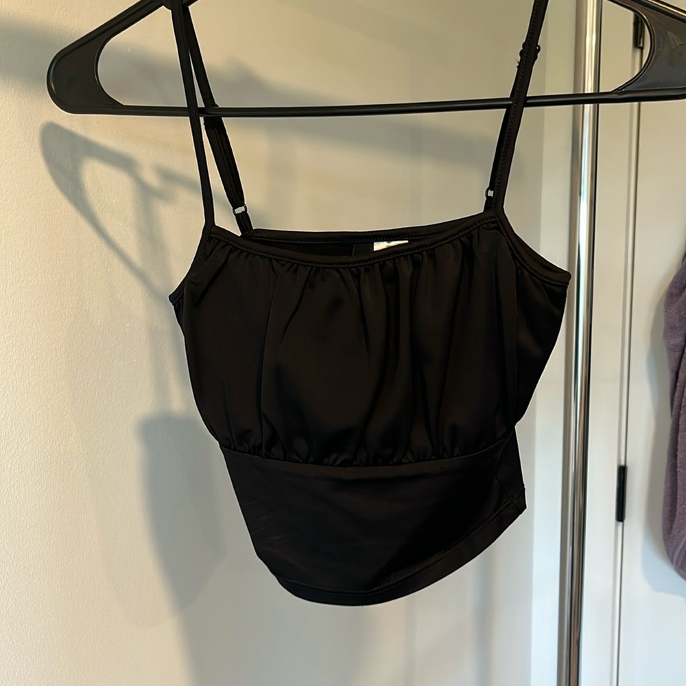 Women’s H&M black crop top